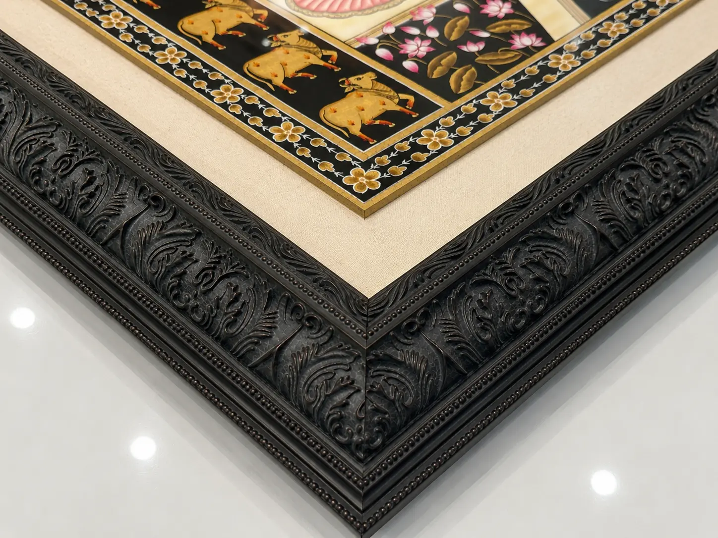 Detailed handcrafted frame corner finish