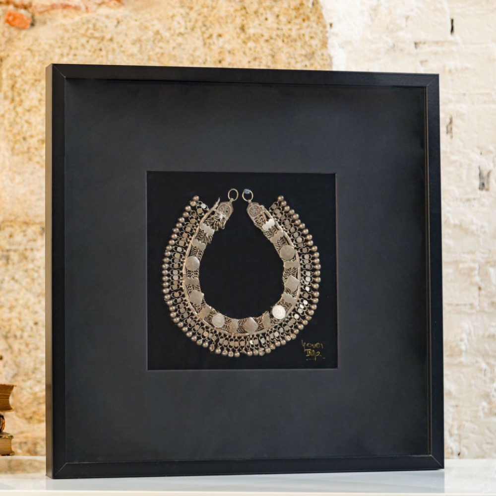 jewellery & accessories custom framing Dubai
