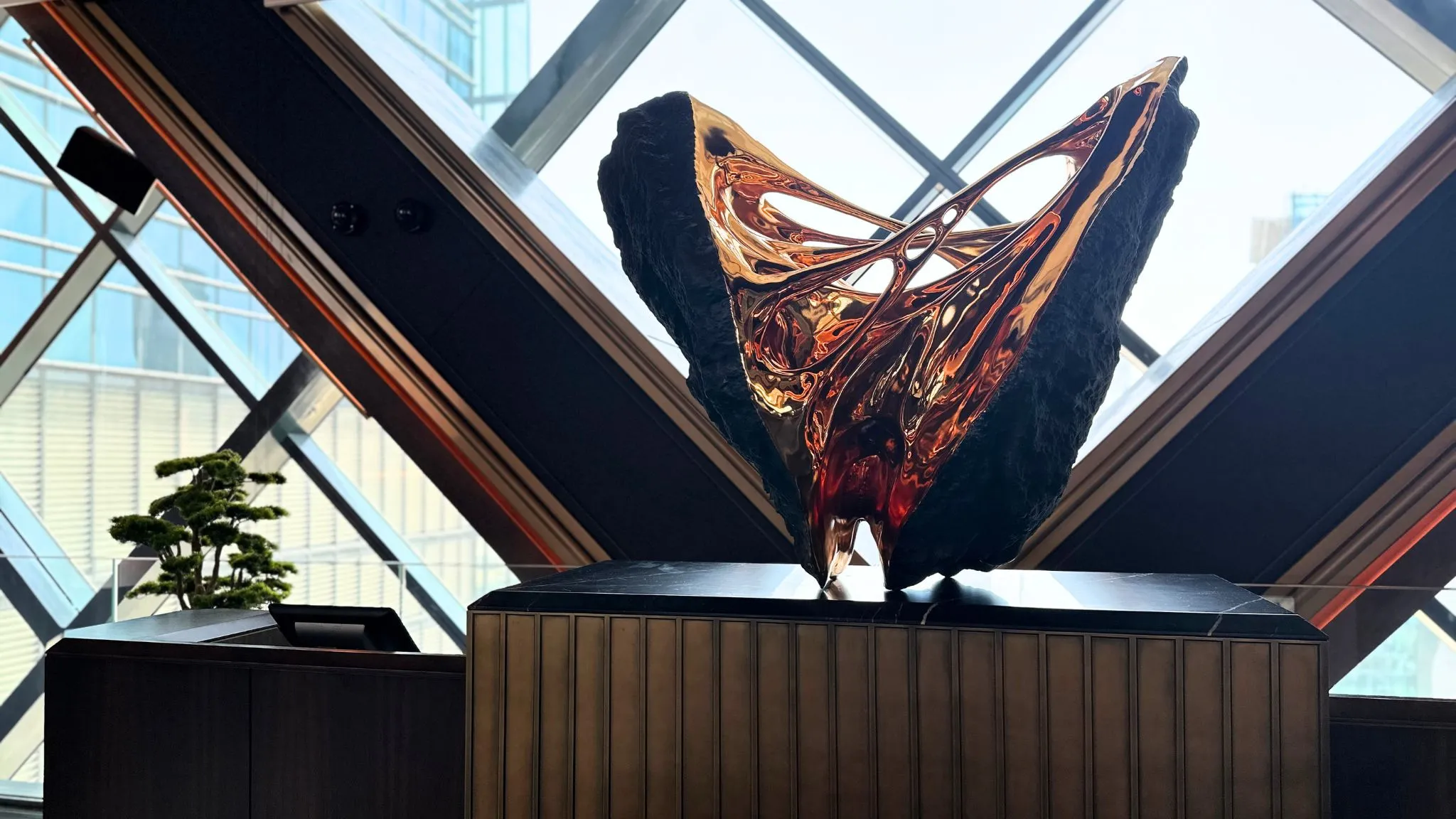 sculpture for hotels, resin sculpture dubai